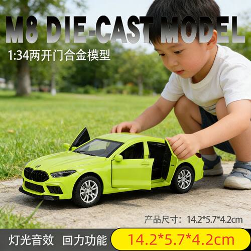 1:36宝马M8合金汽车模型男孩玩具车开门灯光音效回力车儿童玩具车