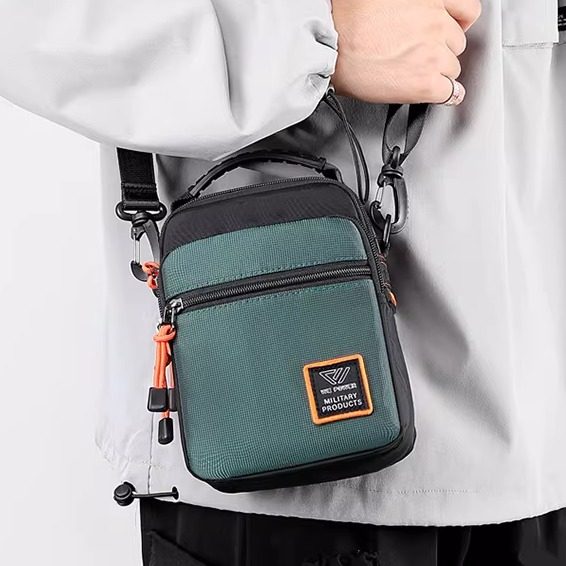户外斜挎包男单肩包挂多功能中年工地迷你随身手机小型穿皮带腰包
