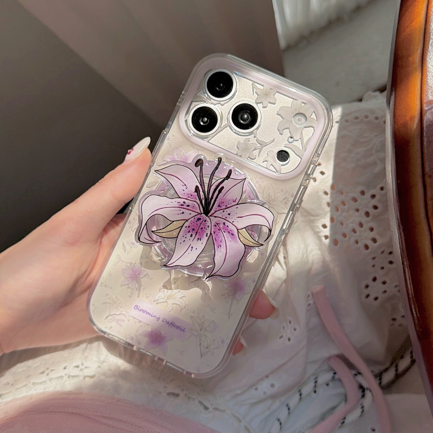 简约时尚新款百合花适用苹果iPhone17promax透明磁吸手机壳原创花朵图案防摔保护套15/16pro全包外壳磁吸支架