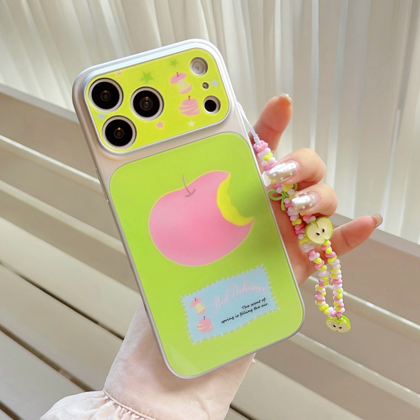 简约时尚纯色艺术感苹果图案适用苹果iPhone17promax手机壳卡通可爱绿色亚克力保护套珠链挂绳16PRO/15保护壳