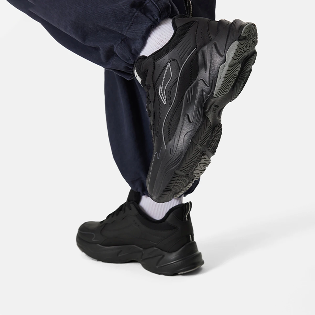 李宁LN DEFENDER休闲鞋男鞋2025新款减震回弹低帮运动鞋AGLV281