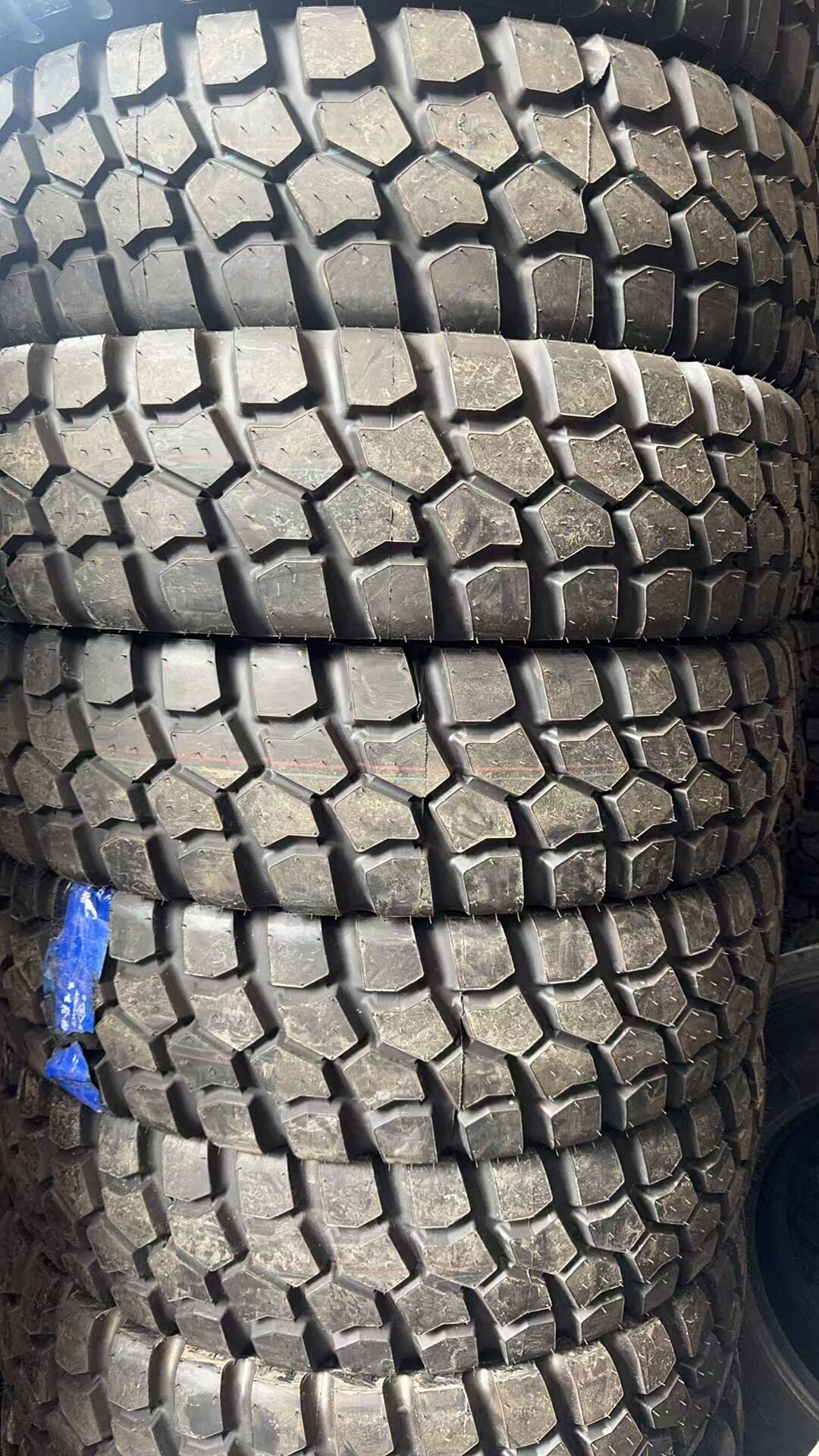贵州前进1200R20全钢丝工卡客车轮胎