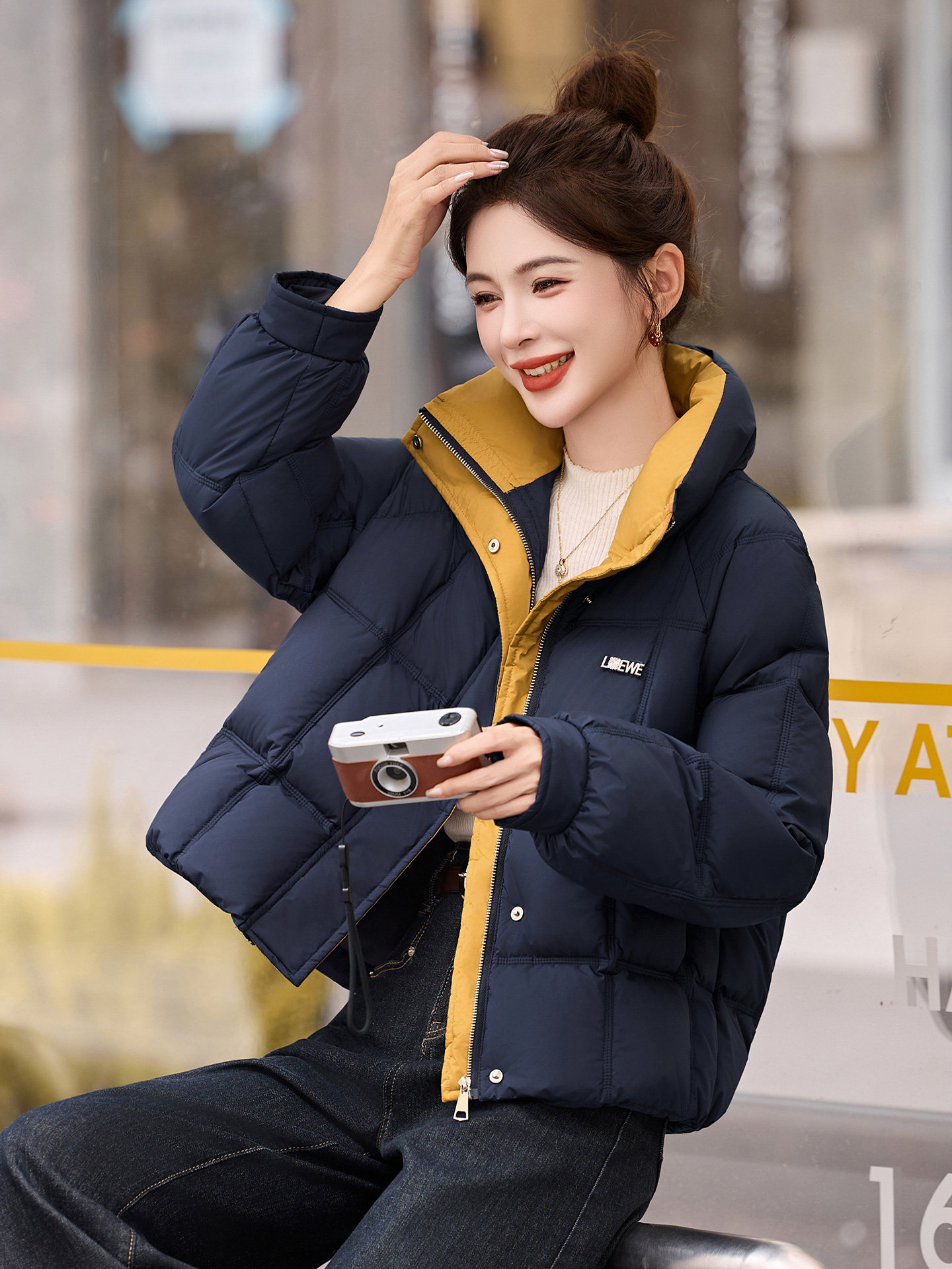 2025 New Short Stand-up Collar Down Jacket for Women Winter Thickened Warm Fashionable Youthful Color Block Petite Outerwear