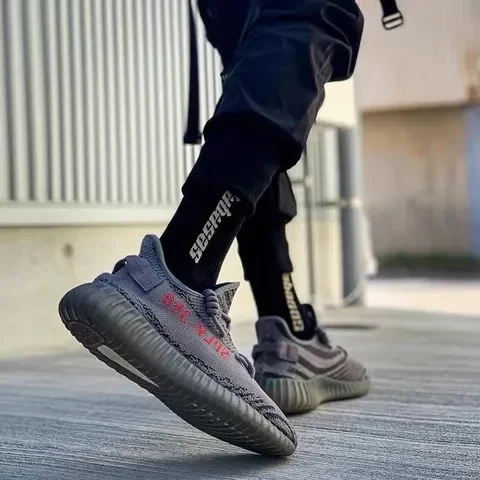 同款潮牌中筒袜子侃爷男女嘻哈yeezy搭配滑板椰子欧美纯棉ins