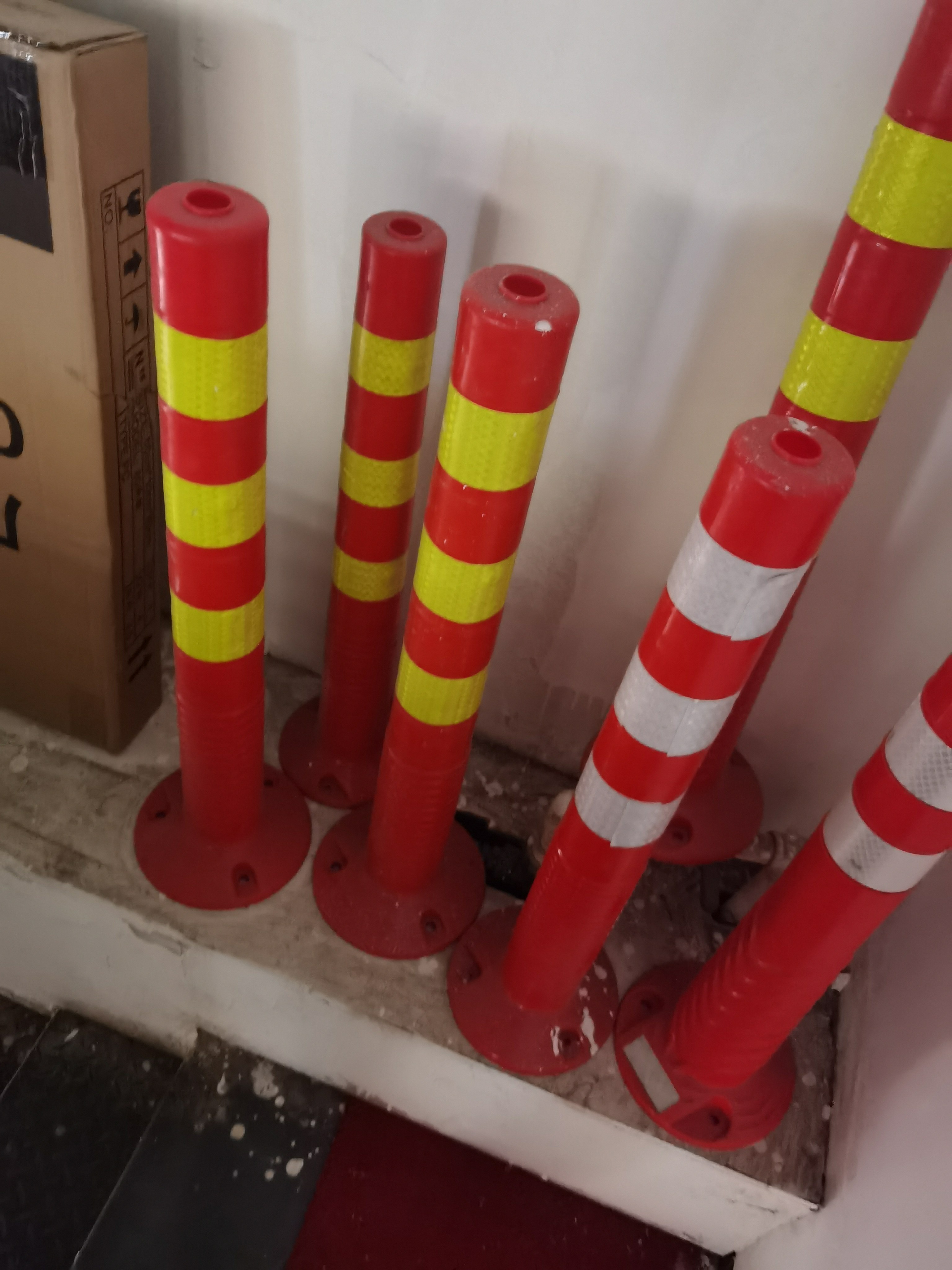 75cm塑料警示柱pe弹力柱隔离桩护栏路障锥反光警示柱交通设施路桶