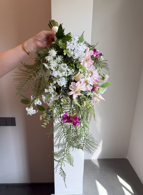 小红书韩式白紫色瀑布手捧花法式油画仿真花新娘结婚礼婚纱照花束