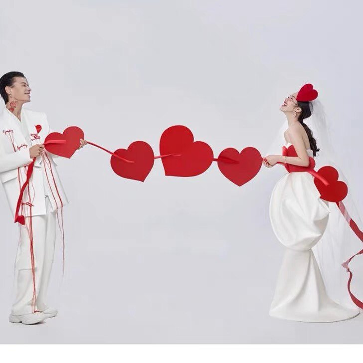 2023新款婚纱摄影道具旗子影楼创意室内情侣写真拍照道具爱心拉旗