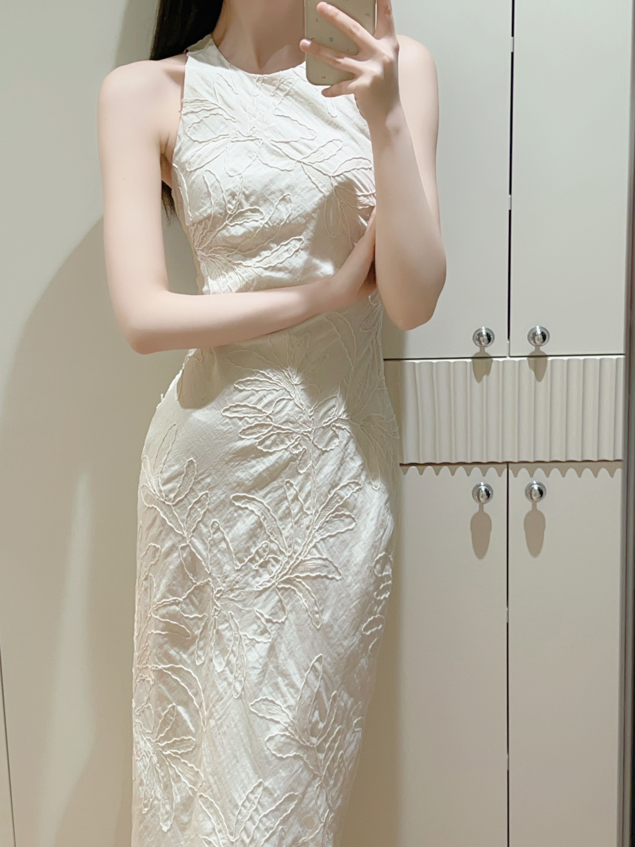 《素雅盛花》夏季无袖收腰气质白色旗袍连衣裙女