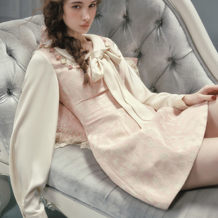 LaceMade 特里亚农小姐 法式千金风粉色提花长袖连衣裙短款小个子