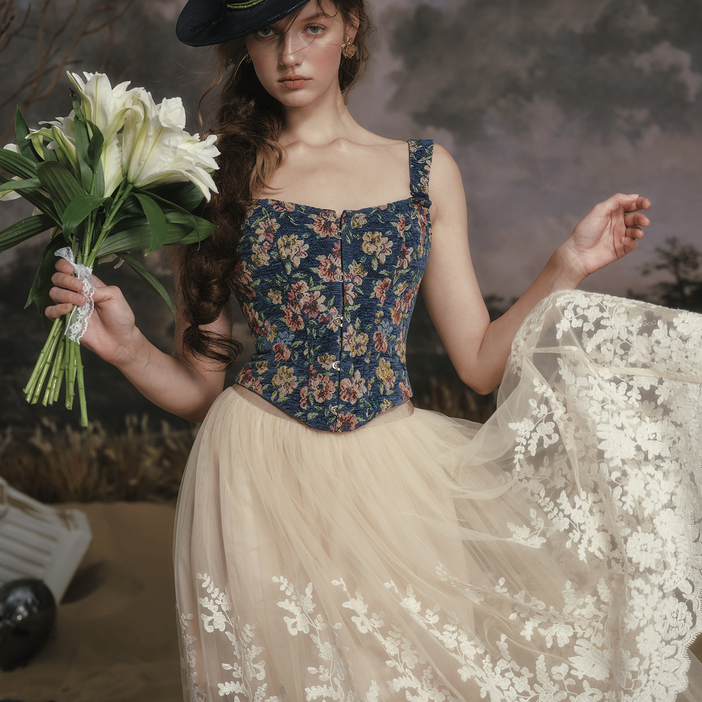 LaceMade 蔚蓝花事 法式复古田园鱼骨吊带上衣蓝色碎花女显瘦掐腰