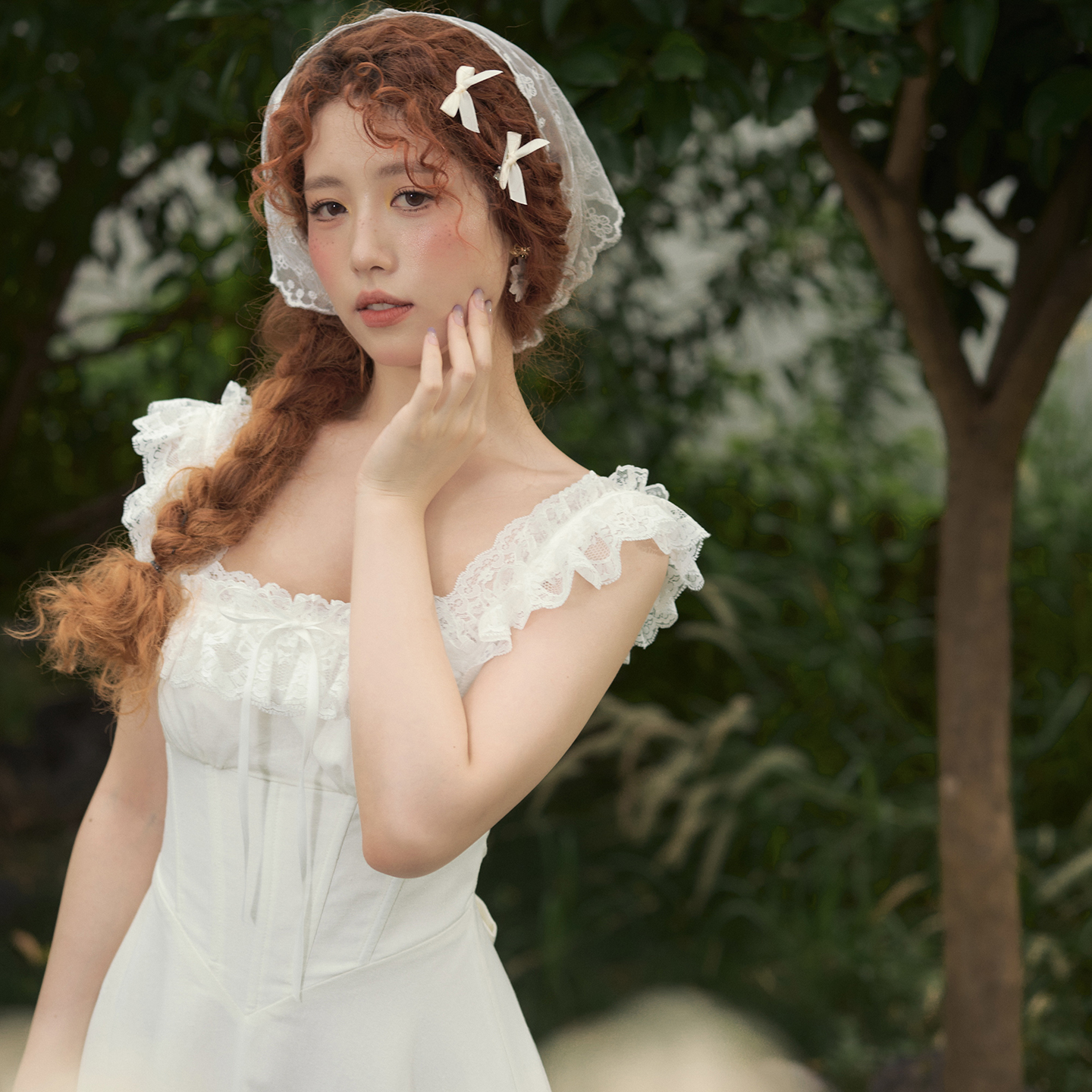 公主风A字纯白色蕾丝瘦腰连衣裙