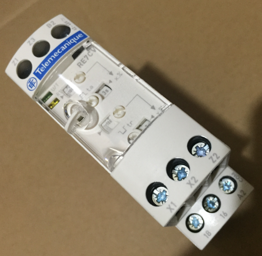 施耐德原装正品 Schneider时间继电器 RE7CV11BU 循环延时控制