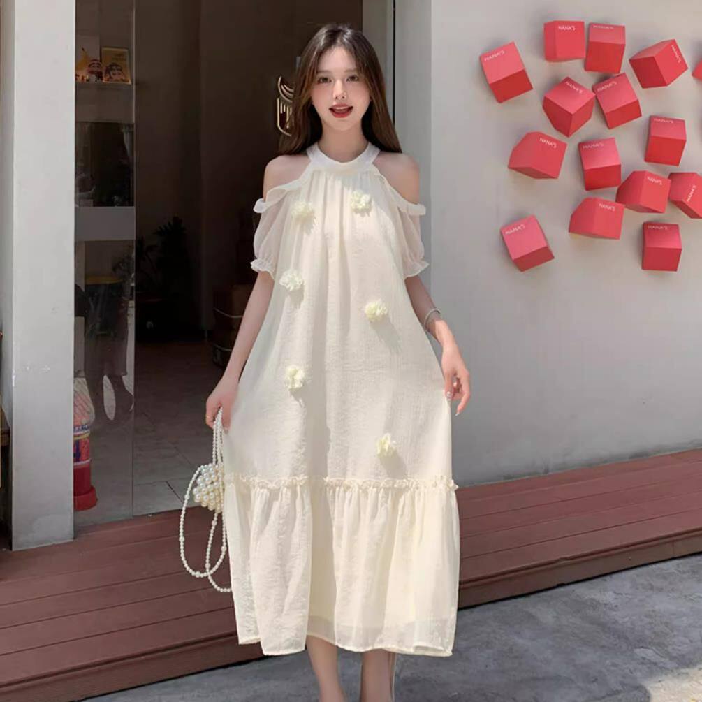 法式露肩桔梗立体花朵连衣裙女2025夏季新款韩版宽松显瘦挂脖裙子