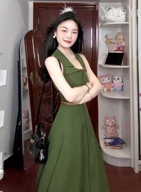 法式色复古绿露背挂脖子连衣裙夏季2025女新C3L51995款高级感收腰