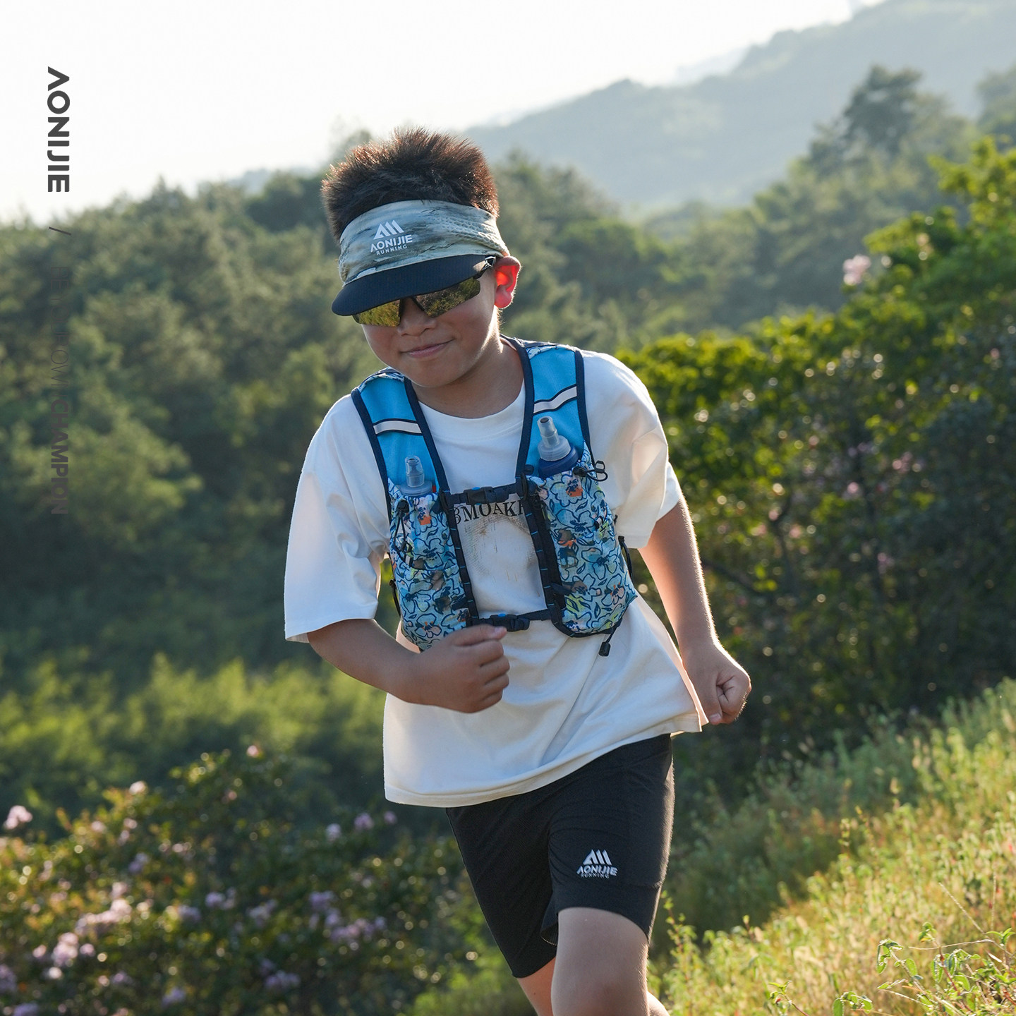 奥尼捷儿童5L越野跑背包户外超轻透气徒步登山包爬山骑行水袋包
