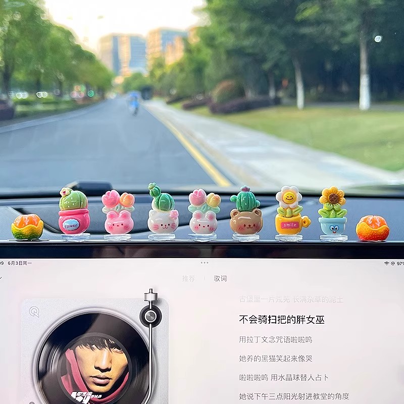 新款车载饰品摆件汽车中控台摆件电动车装饰女生车内用品装饰大全