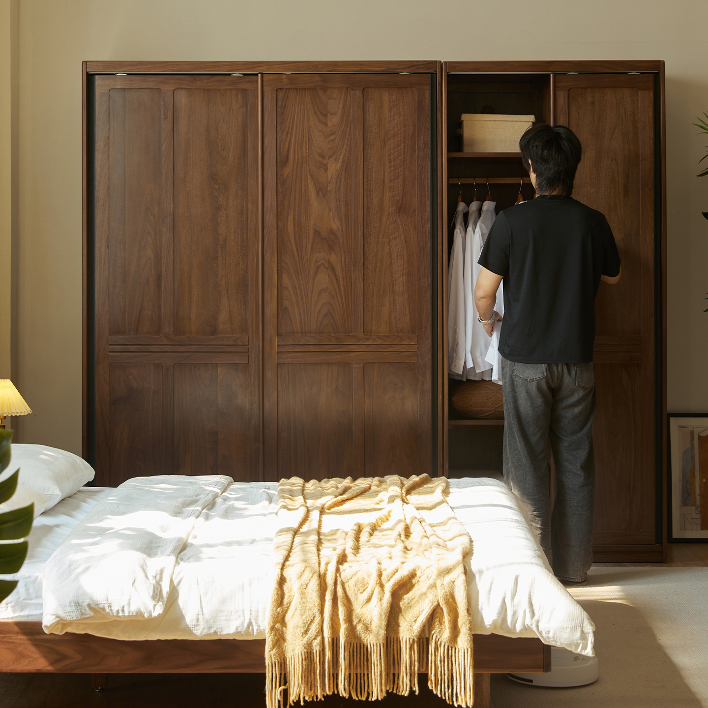 全实木衣柜北美黑胡桃素原木美式家用卧室推拉移门大衣橱家具定制