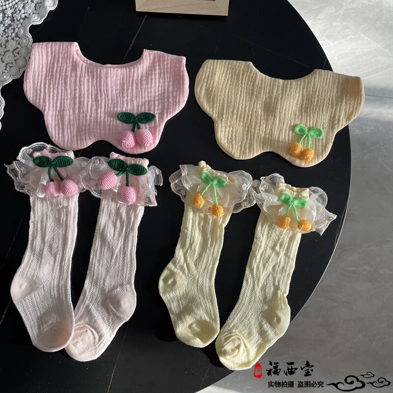 婴儿口水巾袜子组合围嘴纯棉纱布宝宝围兜新生儿袜子套装满月礼
