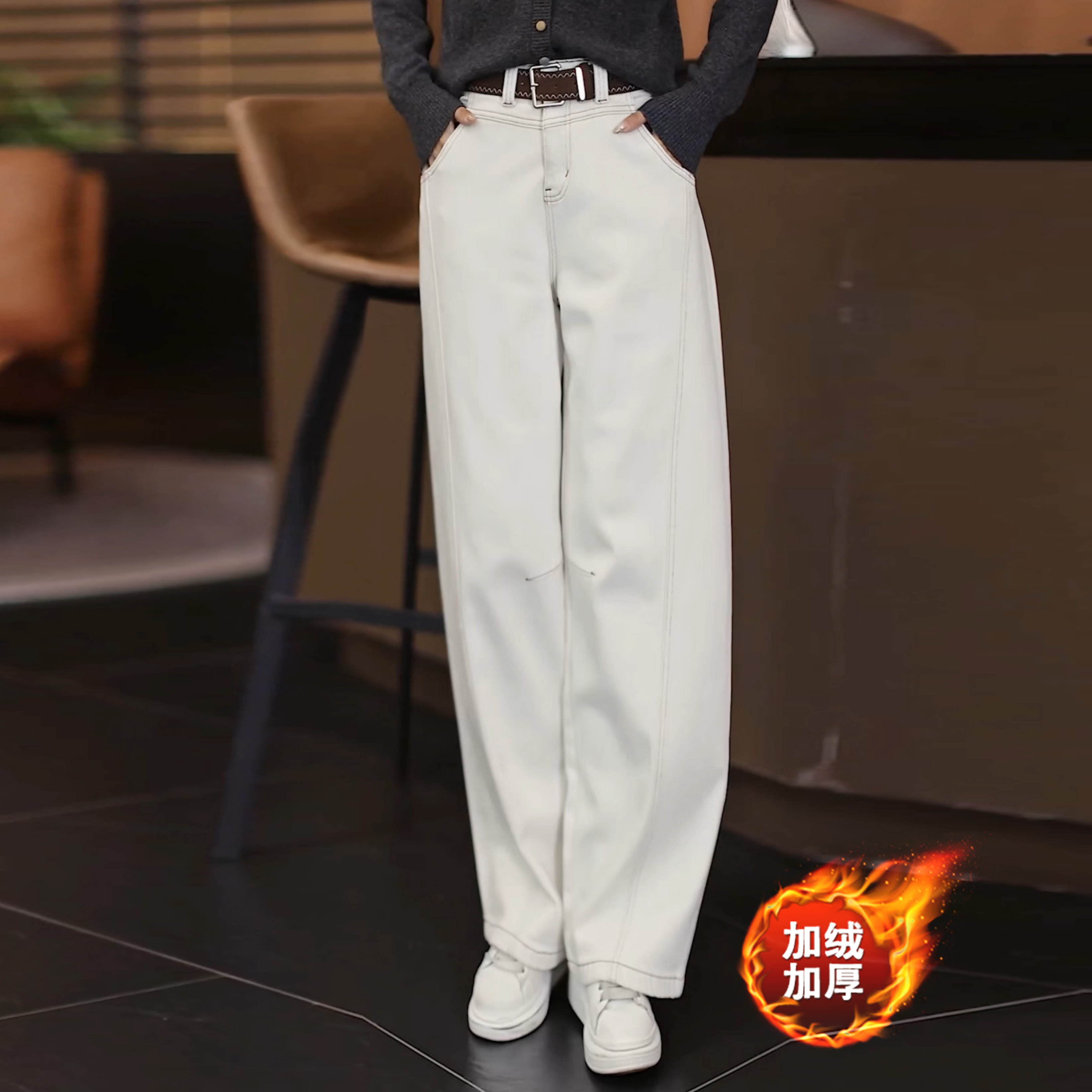 米白色加绒弯刀牛仔裤女