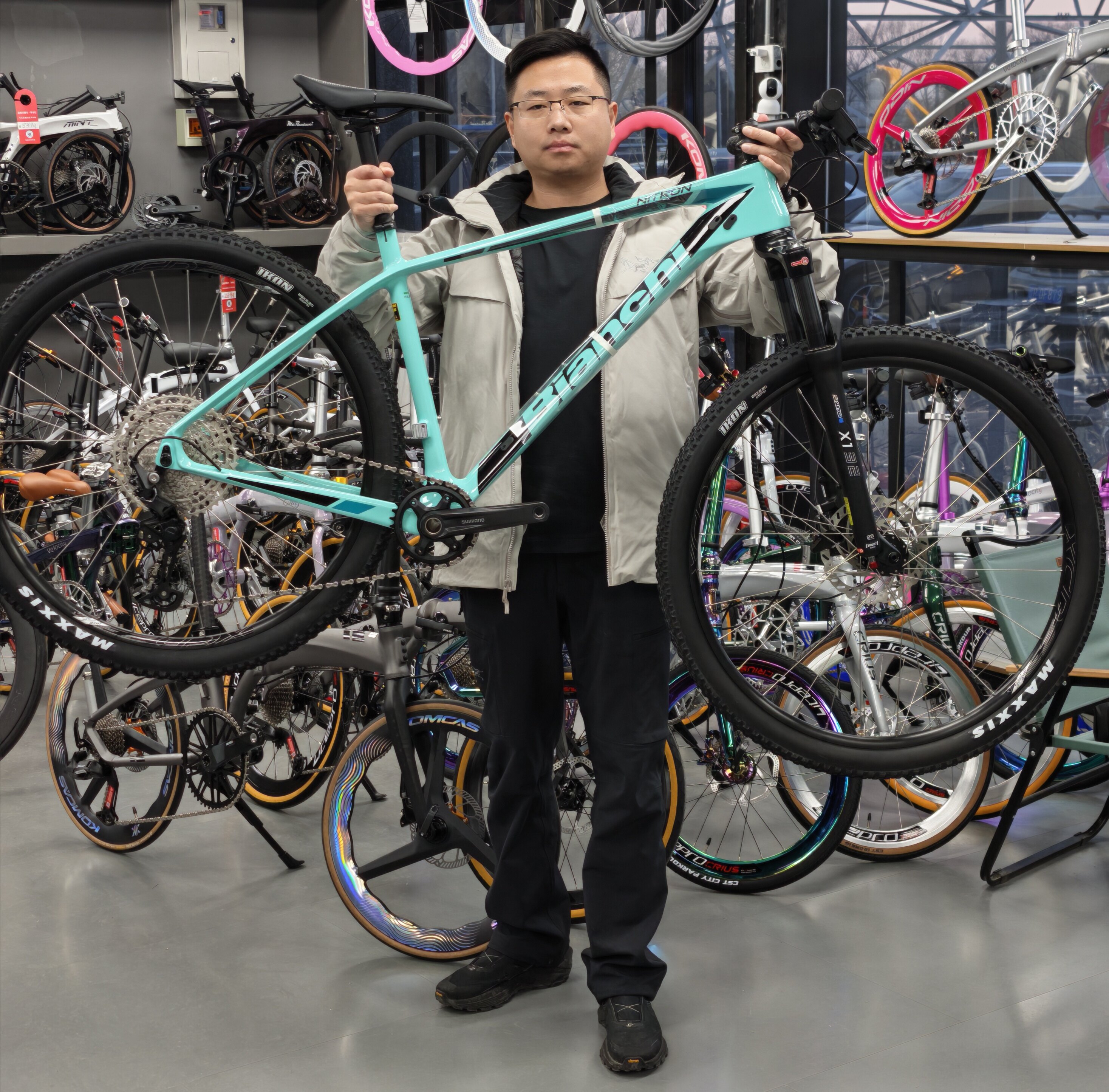意大利BIANCHI碳纤维山地车12速油碟刹车碳纤维车架29寸越野胎