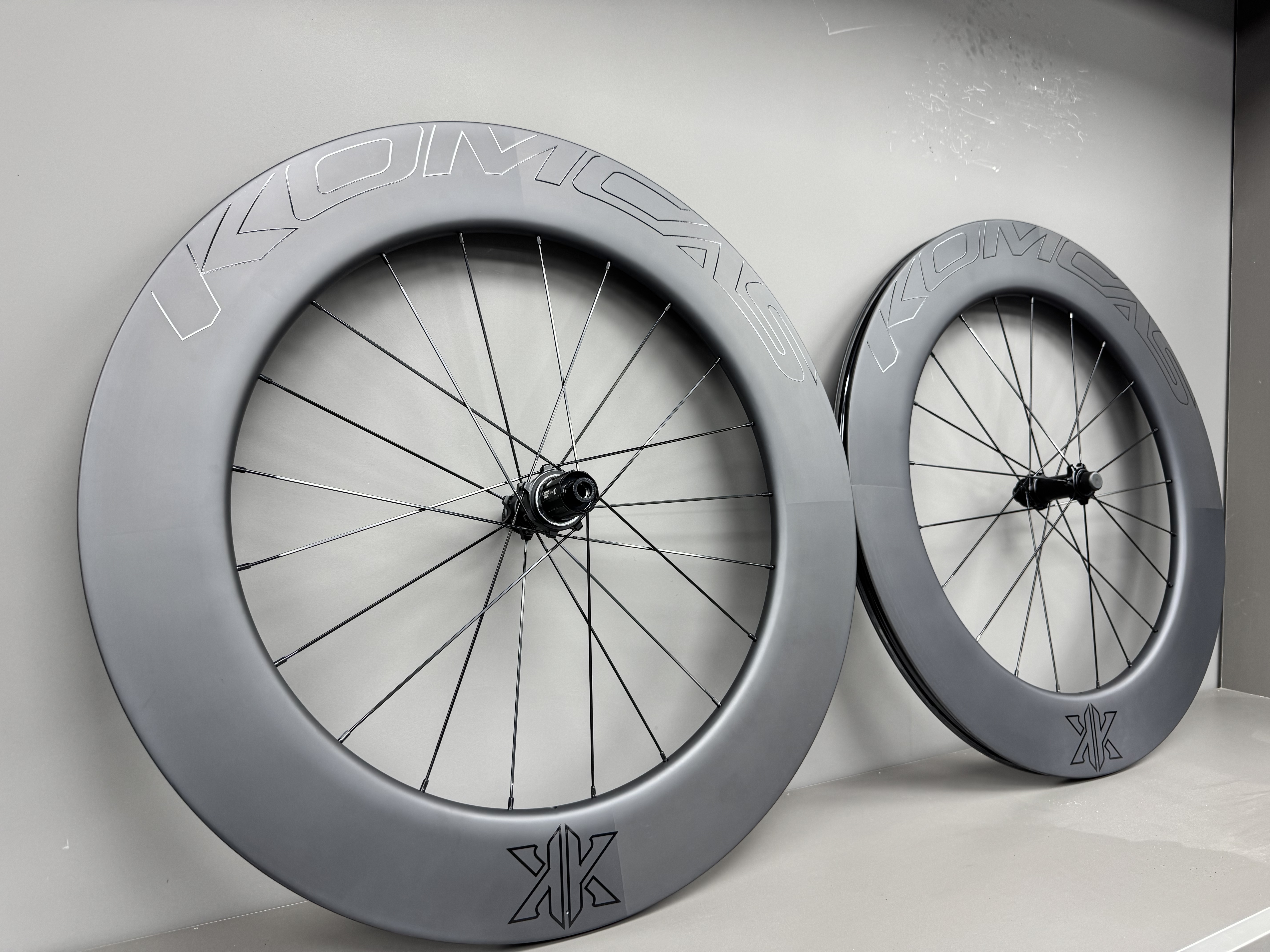 康卡斯 KOMCAS 高框88MM碟刹碳纤维公路车轮组 棘轮花鼓破风气动