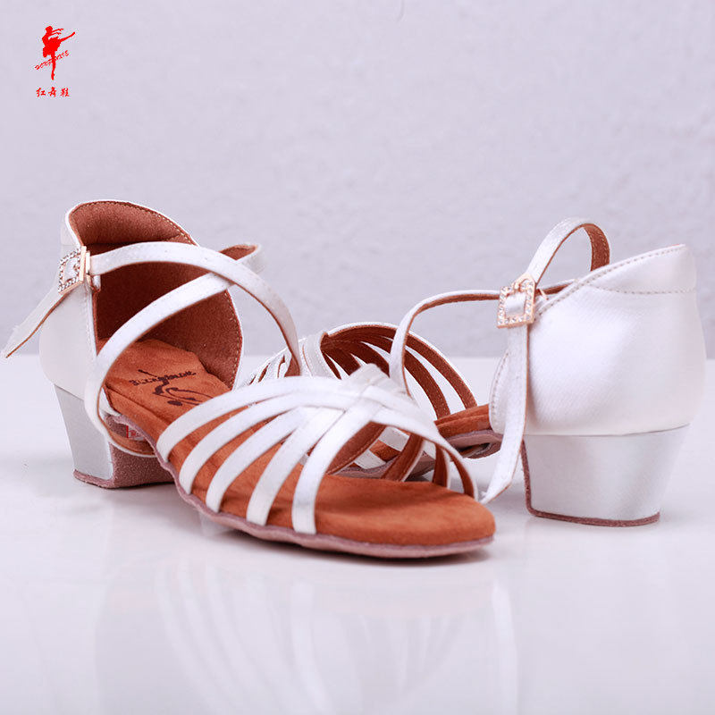 红舞鞋拉丁舞蹈鞋女孩成人儿童凉鞋培训班低跟软底练功比赛艺校