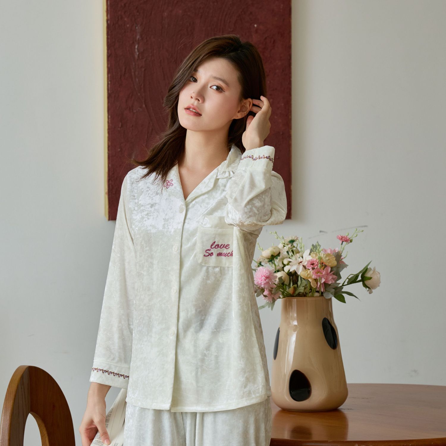 2026春夏新款金丝绒睡衣女感长袖长裤简约印花翻领可外穿家居服