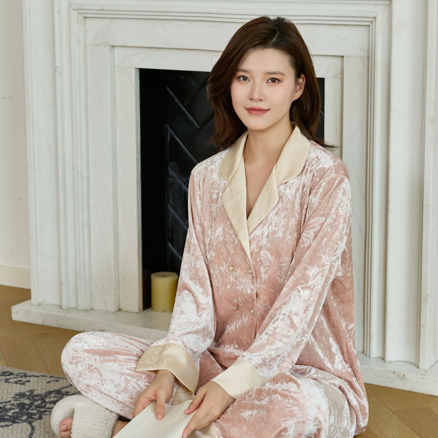 2026春秋新款法式睡衣女长袖长裤粉金叶蝶金丝绒感家居服两件套