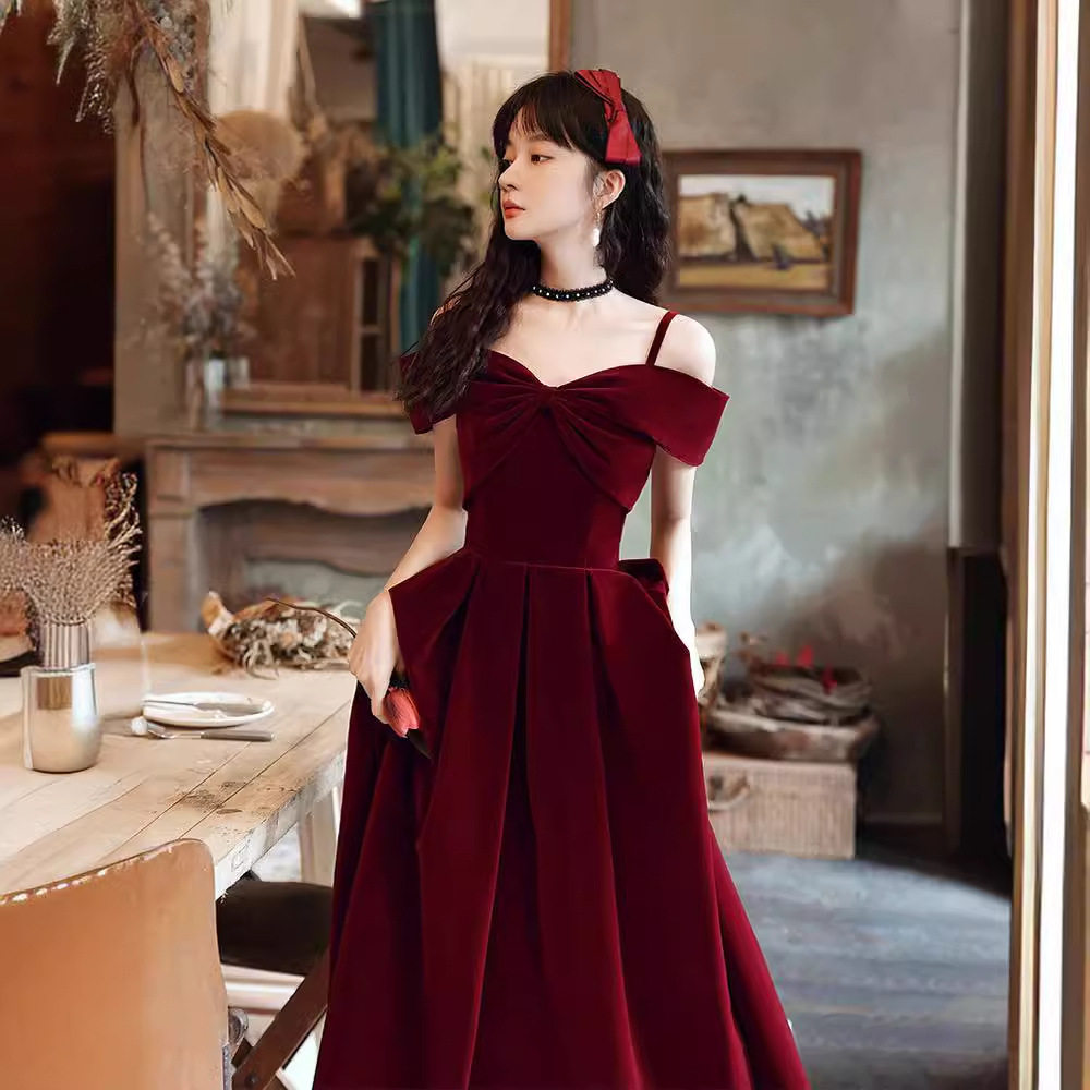 红色敬酒服2026新款新娘法式长款一字肩秋冬结婚订婚礼服裙小个子