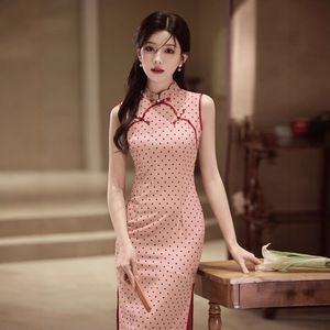 新中式改良旗袍2026新款夏季无袖修身显瘦淑女粉色波点感日常礼服