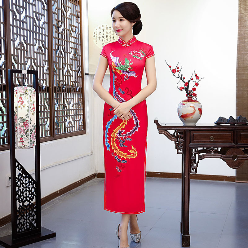 定位花红色长款旗袍2026新款女走秀演出服连衣裙妈妈青烟礼服宴会