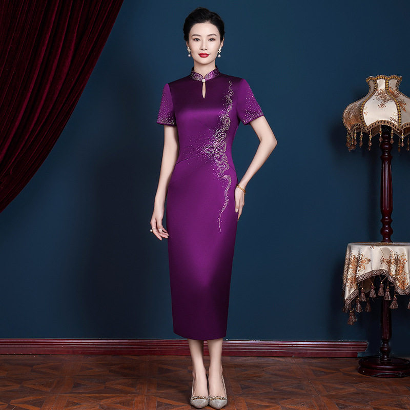 高端婚礼妈妈礼服紫色烫钻2026新款喜婆婆旗袍日常可穿连衣裙女装