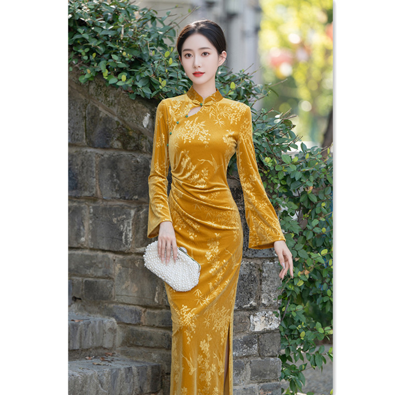 黄色改良丝绒长款新中式长袖旗袍2025春季新款日常可穿女士连衣裙