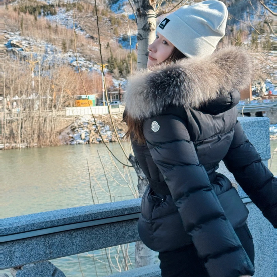 2025冬新款狐狸毛大毛领加厚面包服外套90白鸭绒修身收腰羽绒服女