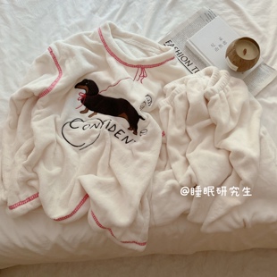 【呜呼小汪】秋冬季女睡衣简约家居服软料蓬松蓄热珊瑚绒套装