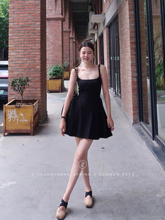 阿章章 赫本风黑色方领吊带连衣裙夏季修身A字蓬蓬裙小黑裙高级感