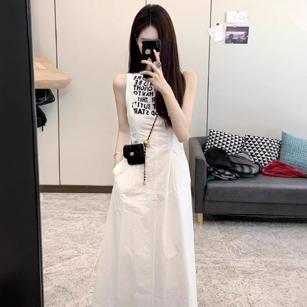 无袖连衣裙女夏新款小众设计感修身洋气质a字休闲气质长裙子