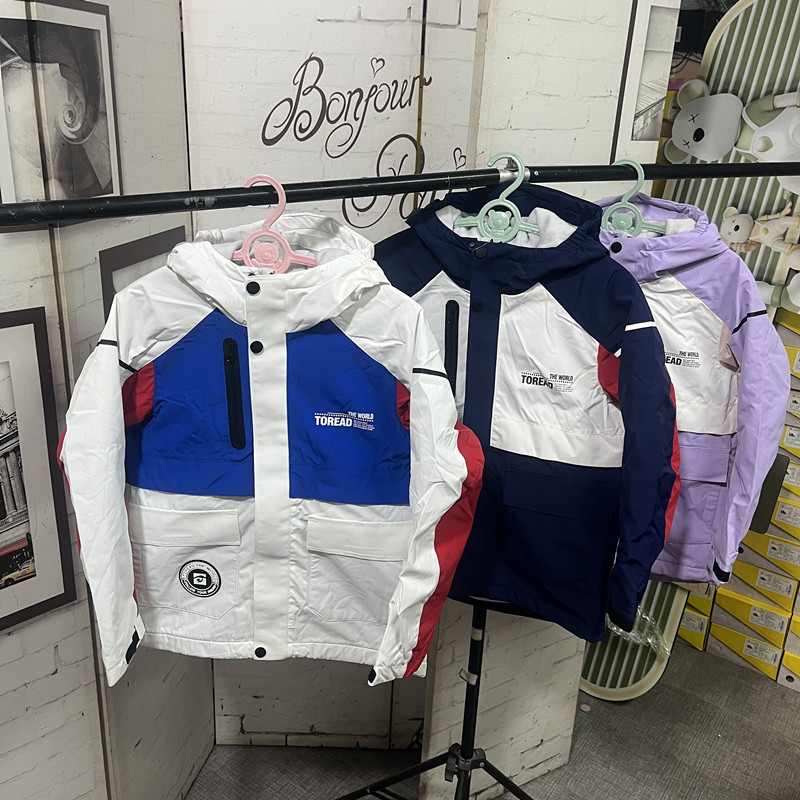 撤柜儿童防风防泼水夹绒冲锋衣