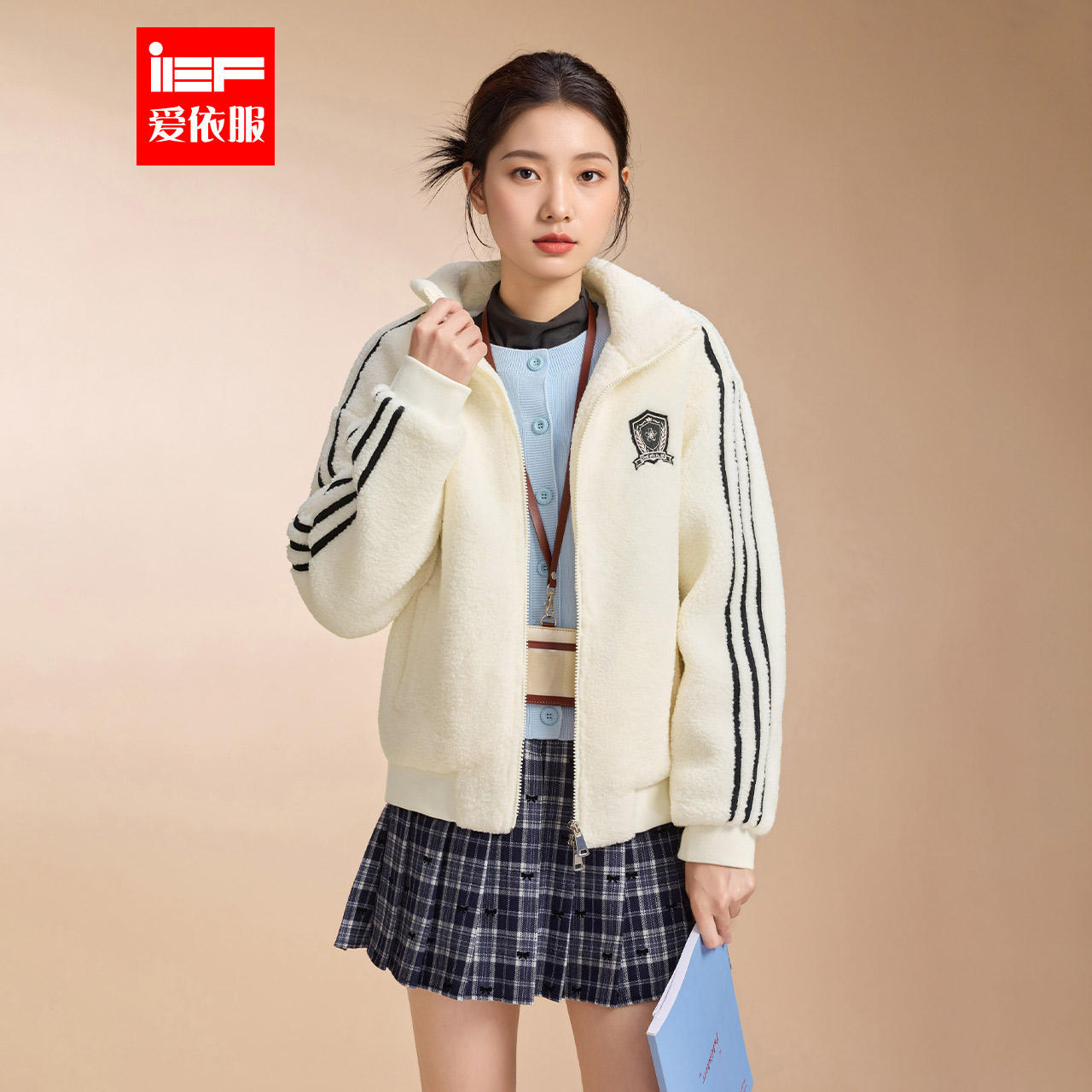 IEF/爱依服2025年冬季仿羊羔绒短外套女休闲女孩子气减龄毛绒上衣