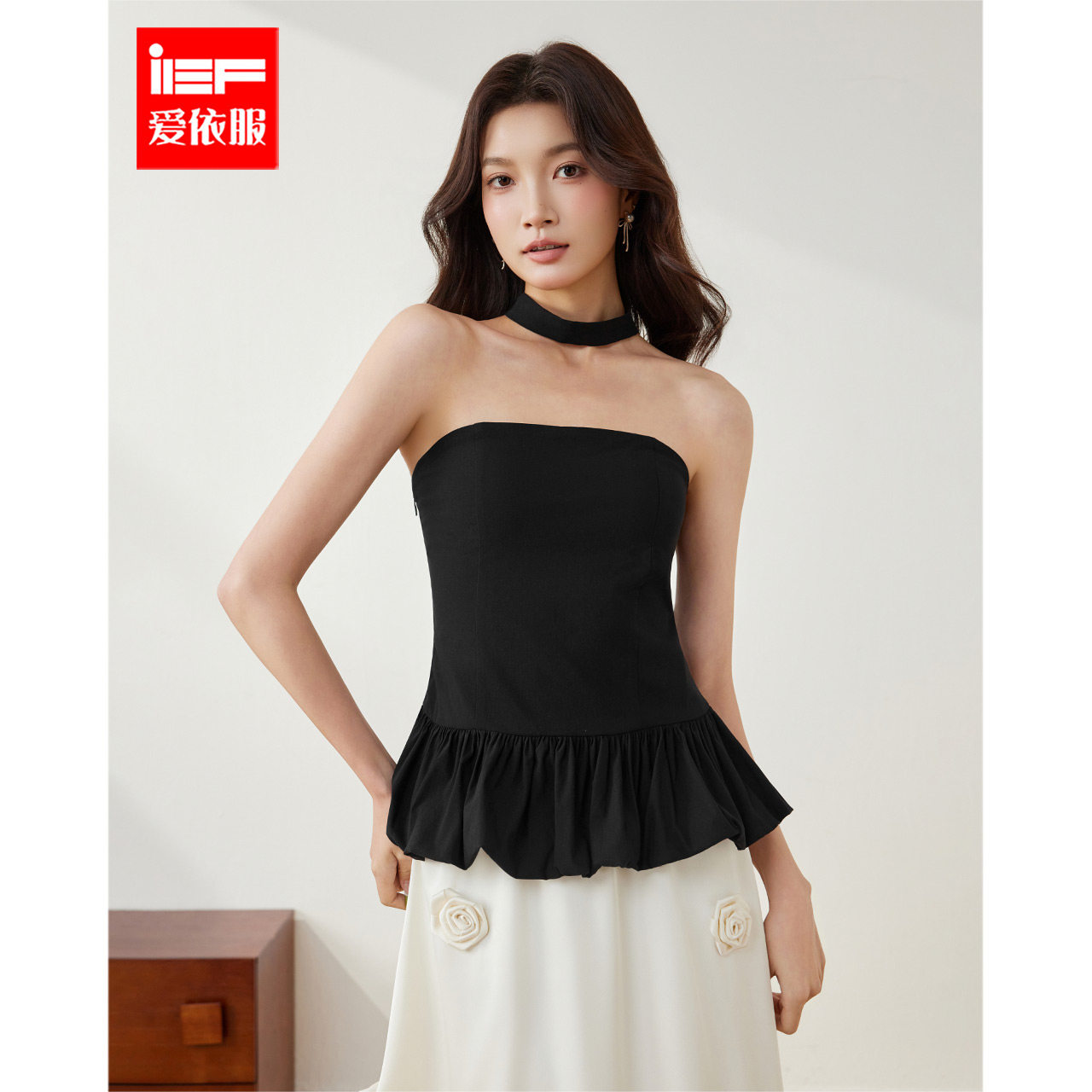 IEF/爱依服2026夏季新款韩系性感纯欲小女人气质修身显瘦裹胸上衣