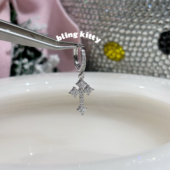 爆闪凯蒂｜5A锆石超爆闪满钻十字架医用钛钢耳环男女轻奢小众设计