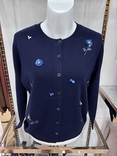 妈妈毛衣开衫100%纯羊毛衫中老年人秋冬季时尚洋气绣花针织外套女