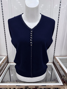 高端大气中老年洋气妈妈秋装针织衫女2025新款v领毛衣打底羊毛衫