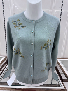 25洋气妈妈绣花100%纯羊毛绒衫秋冬装女开衫毛衣中年宽松针织外套