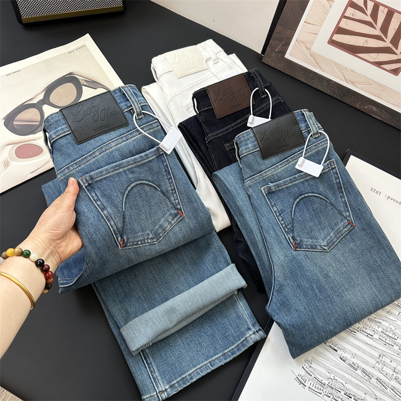 黑标微笑压花牛仔!云涡糯感四面弹刺绣直筒裤秋季窄版阔腿牛仔裤,女装/女士精品,牛仔裤,淘宝优惠券,粉丝福利购,淘宝优惠卷