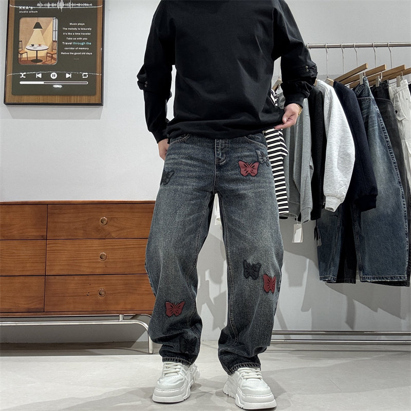 街头风蝴蝶刺绣牛仔裤男2026秋季新品宽松痞帅百搭直筒休闲弯刀裤