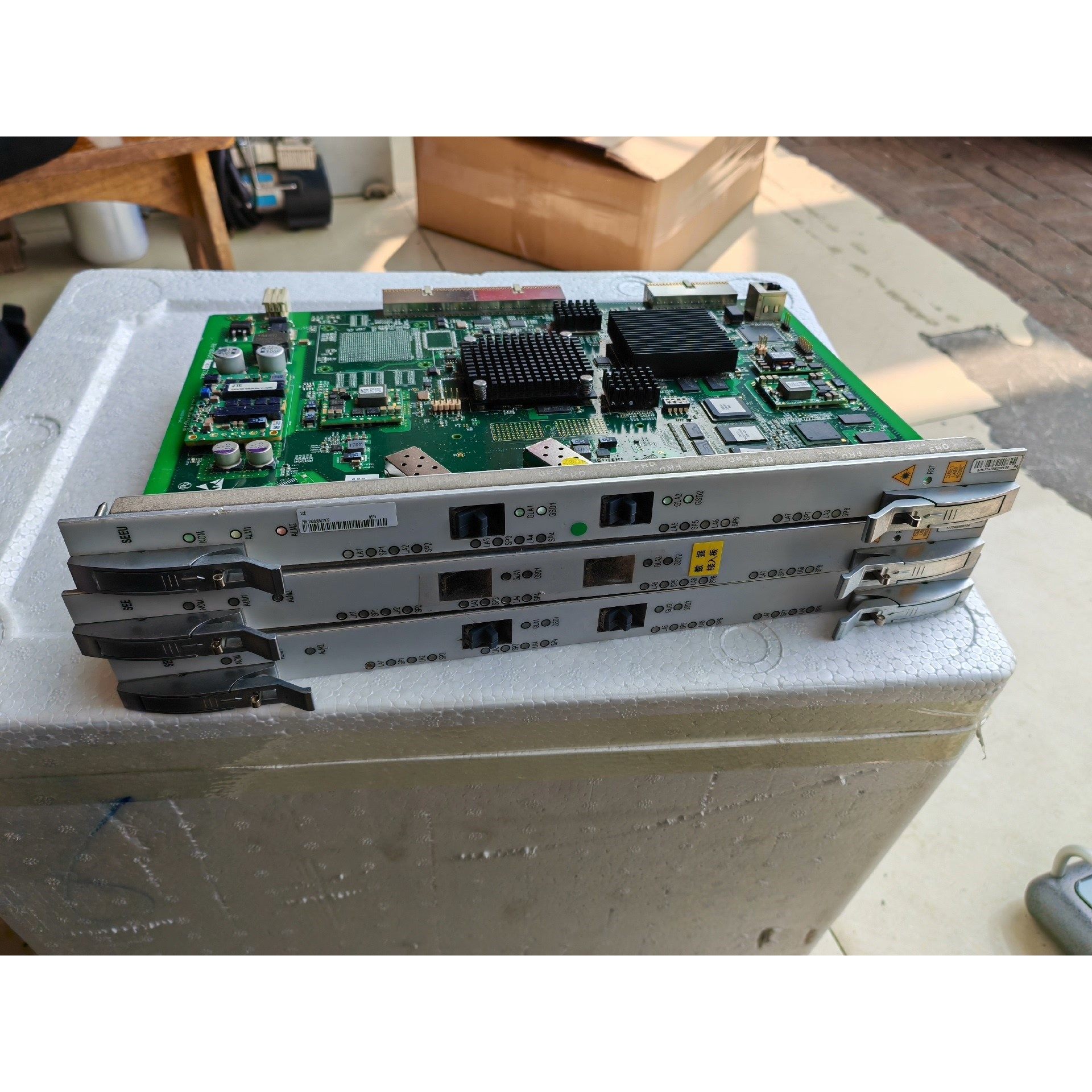 【议价产品】中兴S385 SEEU  一张有明显明显划痕,SEE两张,成询价