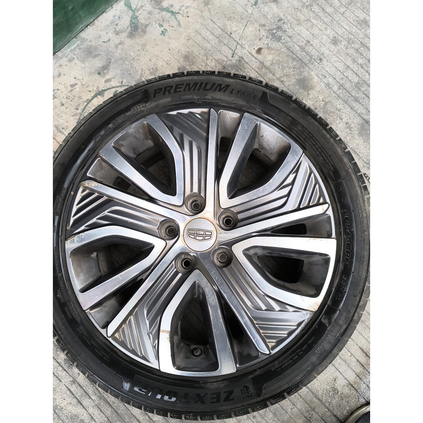 【议价产品】吉利  几何  原装拆车轮毂   不失圆   无修复  成色