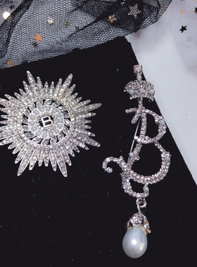 皇冠 珍珠吊坠水钻B字母秀场款闪钻西装胸针胸花别针韩国奢华大气