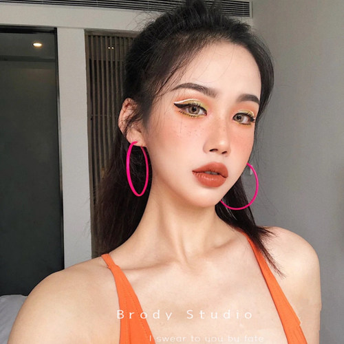 欧美博主推荐ins时髦女圆圈耳圈